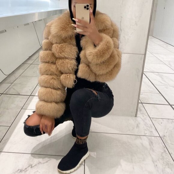 luxurious tan faux fur jacket. - Picture 1 of 2